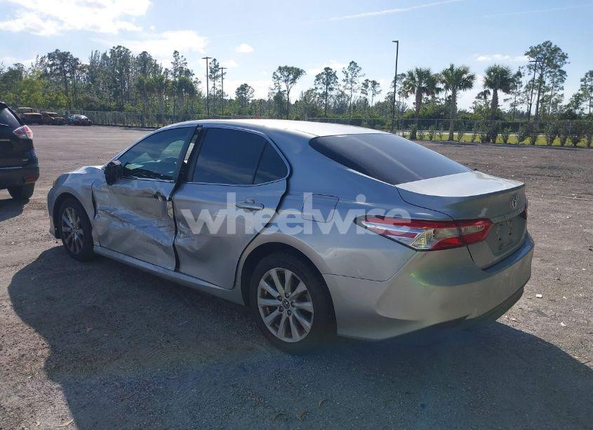 Photo 3 of 2018 Toyota Camry LE (VIN 4T1B11HK3JU669659)