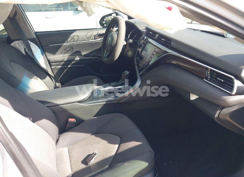 Photo 5 of 2018 Toyota Camry LE (VIN 4T1B11HK3JU669659)