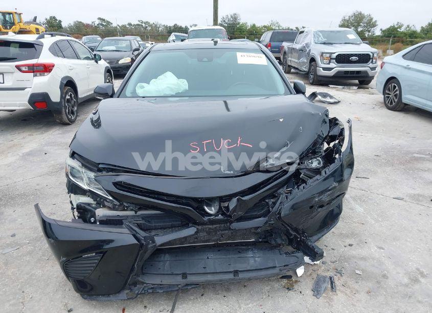 Photo 13 of 2018 Toyota Camry SE (VIN 4T1B11HK3JU672593)