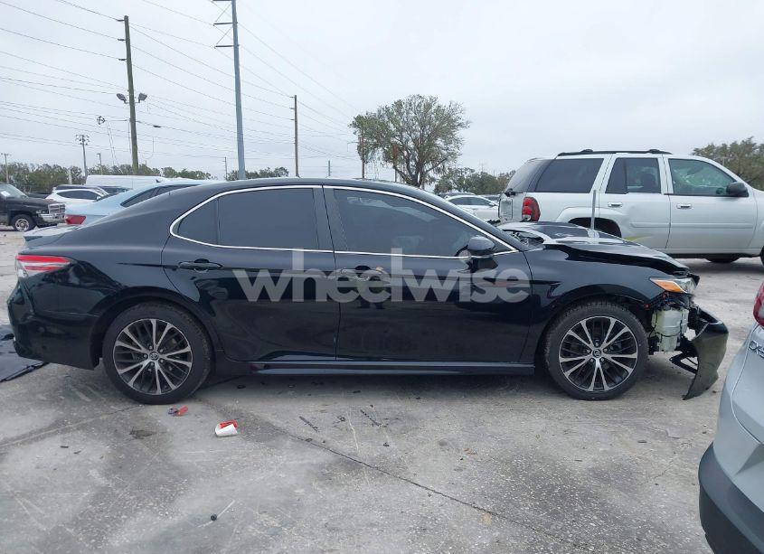 Photo 14 of 2018 Toyota Camry SE (VIN 4T1B11HK3JU672593)