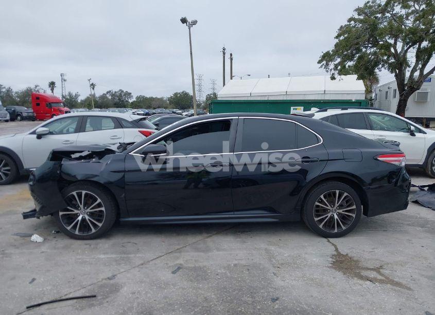 Photo 15 of 2018 Toyota Camry SE (VIN 4T1B11HK3JU672593)