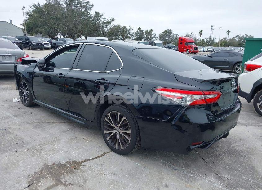 Photo 3 of 2018 Toyota Camry SE (VIN 4T1B11HK3JU672593)