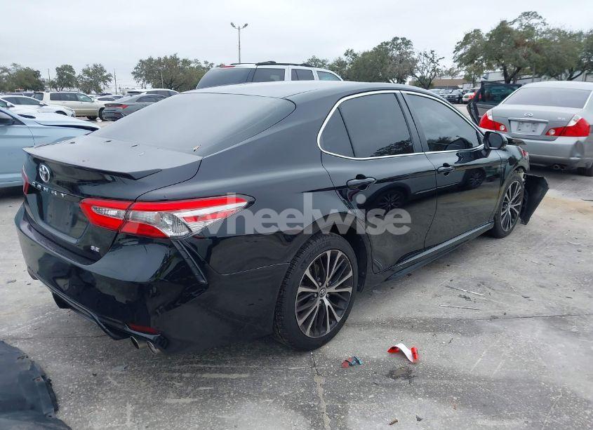 Photo 4 of 2018 Toyota Camry SE (VIN 4T1B11HK3JU672593)