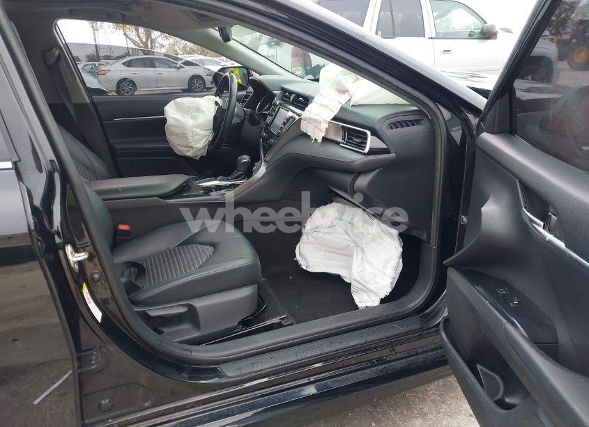 Photo 5 of 2018 Toyota Camry SE (VIN 4T1B11HK3JU672593)