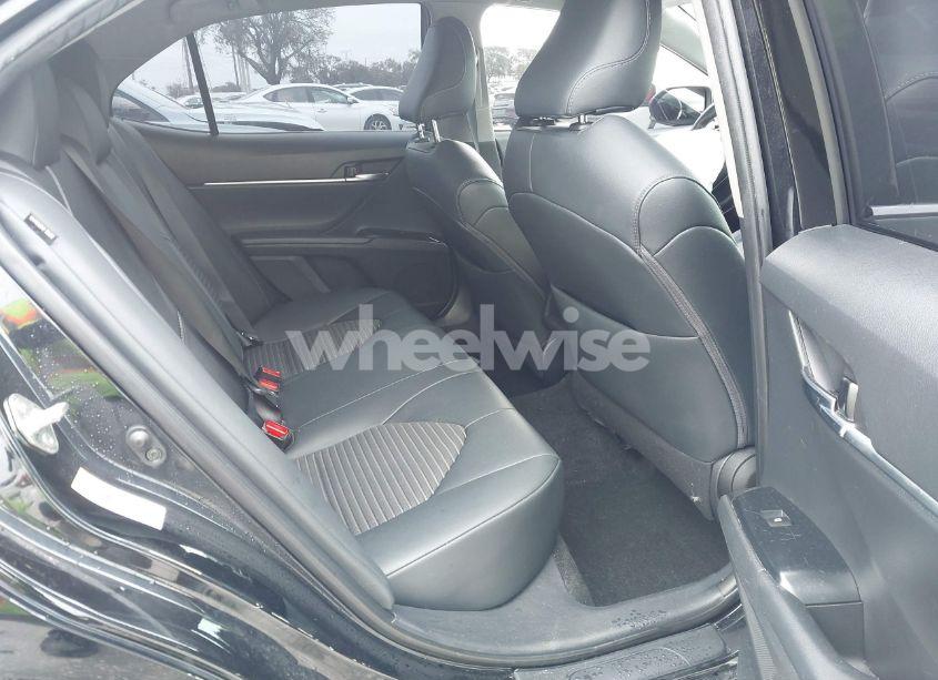 Photo 8 of 2018 Toyota Camry SE (VIN 4T1B11HK3JU672593)