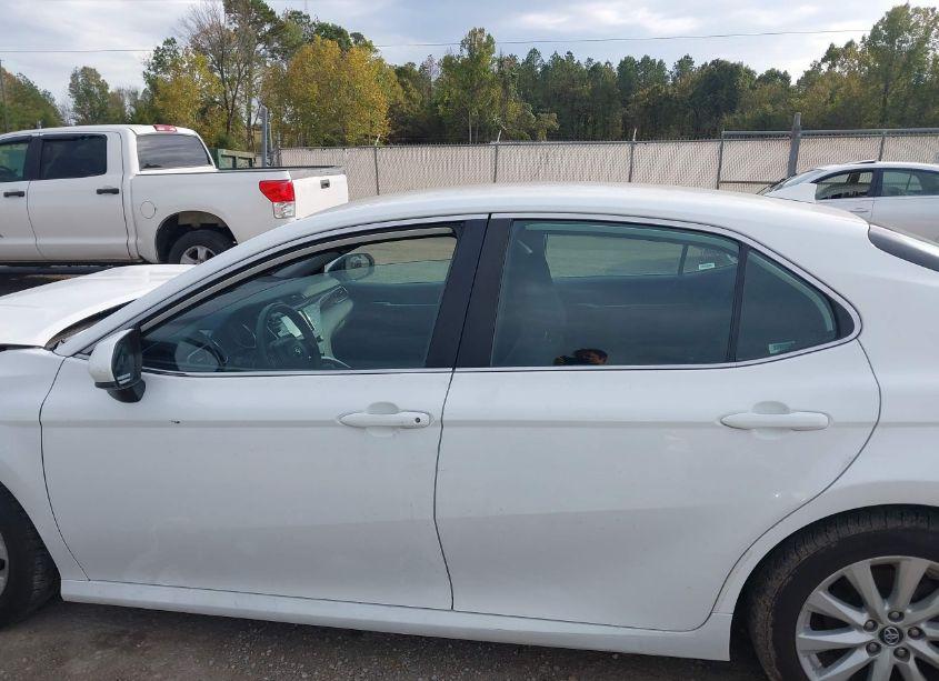 Photo 14 of 2019 Toyota Camry LE (VIN 4T1B11HK3KU160270)