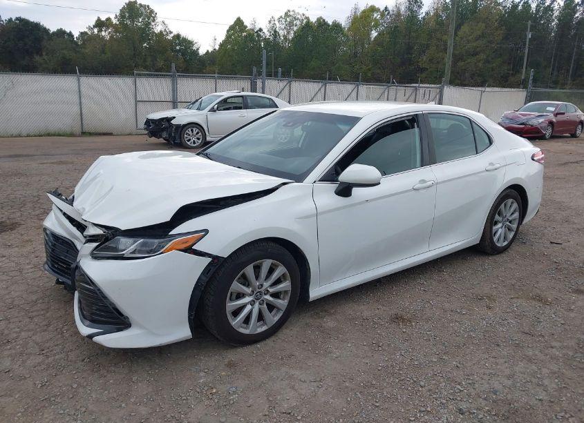Photo 2 of 2019 Toyota Camry LE (VIN 4T1B11HK3KU160270)