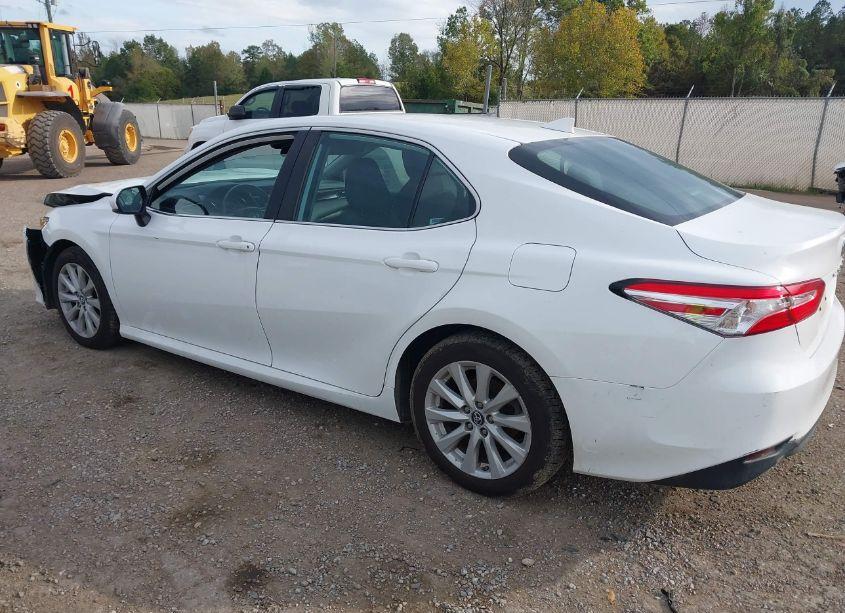 Photo 3 of 2019 Toyota Camry LE (VIN 4T1B11HK3KU160270)