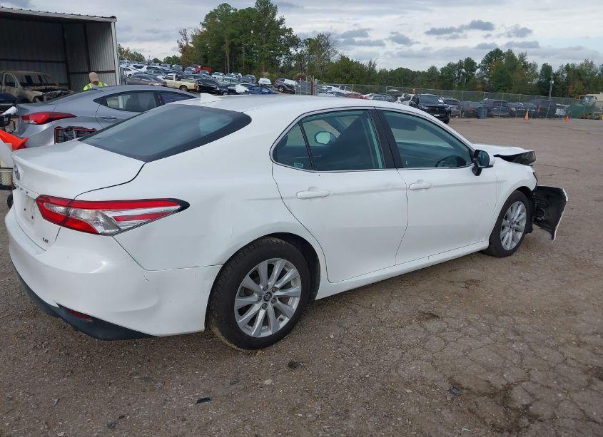 Photo 4 of 2019 Toyota Camry LE (VIN 4T1B11HK3KU160270)