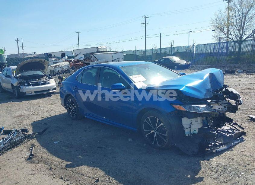 2019 Toyota Camry SE (VIN 4T1B11HK3KU166599) main photo