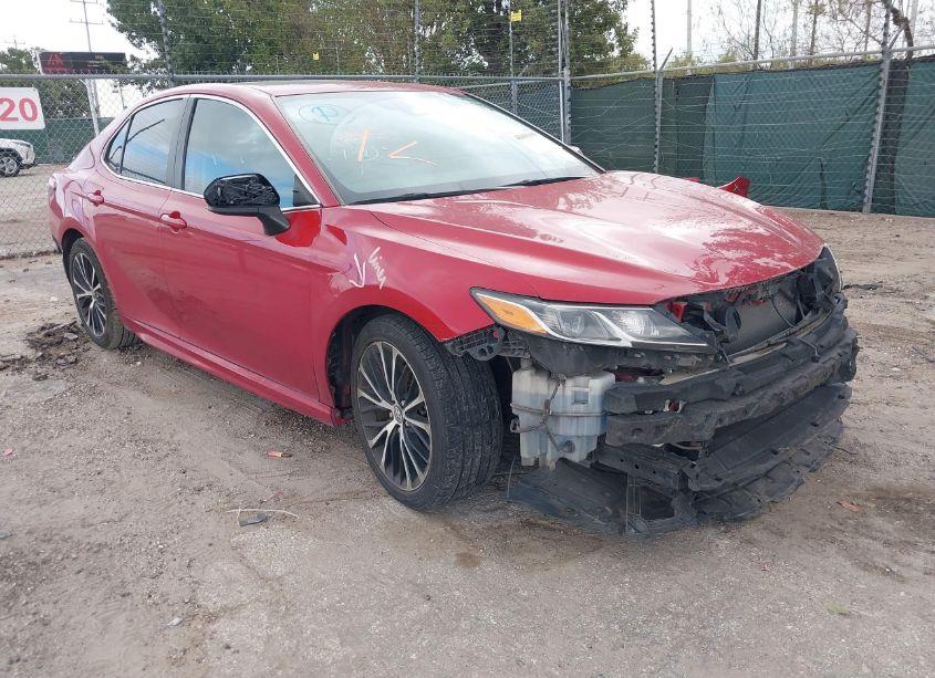 2019 Toyota Camry SE (VIN 4T1B11HK3KU181443) main photo