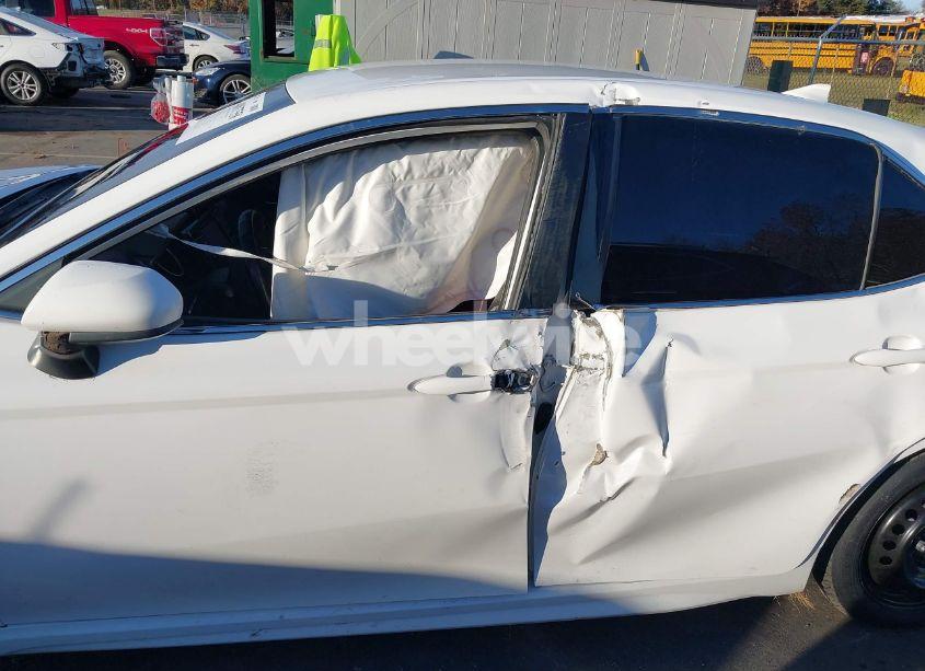 Photo 14 of 2019 Toyota Camry SE (VIN 4T1B11HK3KU189056)