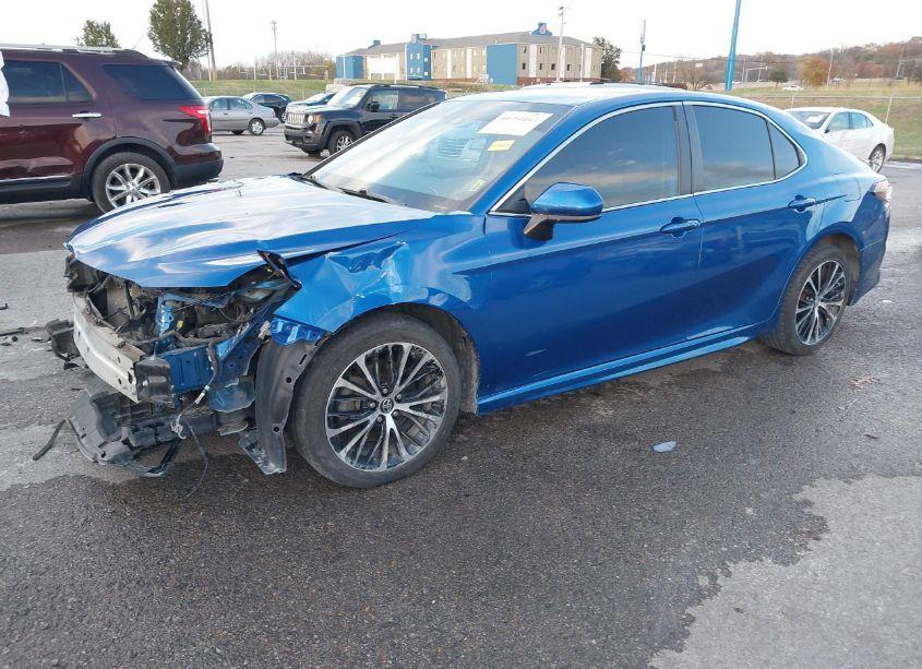 Photo 2 of 2019 Toyota Camry SE (VIN 4T1B11HK3KU190840)