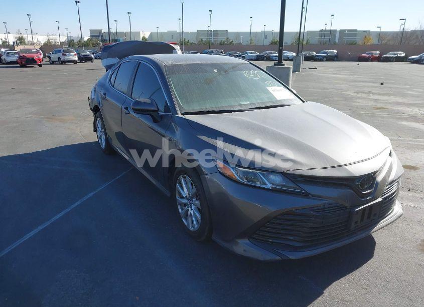2019 Toyota Camry LE (VIN 4T1B11HK3KU192166) main photo