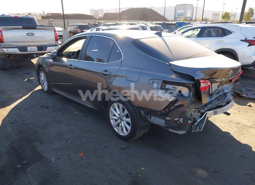 Photo 3 of 2019 Toyota Camry LE (VIN 4T1B11HK3KU192166)