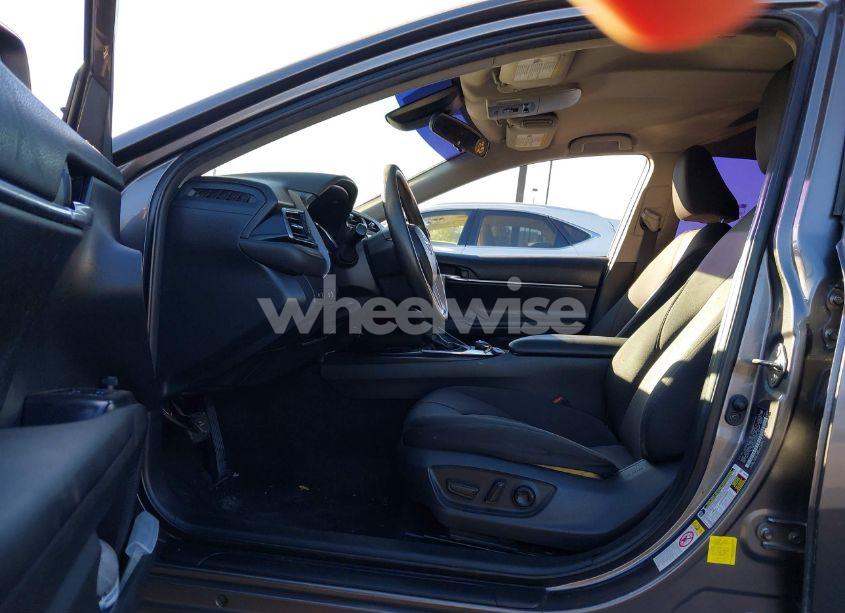 Photo 5 of 2019 Toyota Camry LE (VIN 4T1B11HK3KU192166)