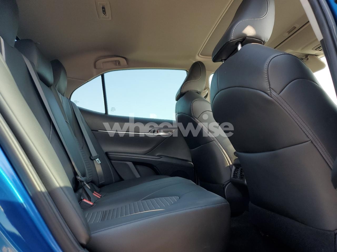 Photo 10 of 2019 TOYOTA CAMRY L (VIN 4T1B11HK3KU197111)