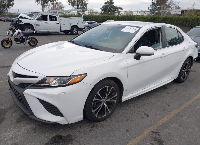 Photo 2 of 2019 Toyota Camry SE (VIN 4T1B11HK3KU218541)