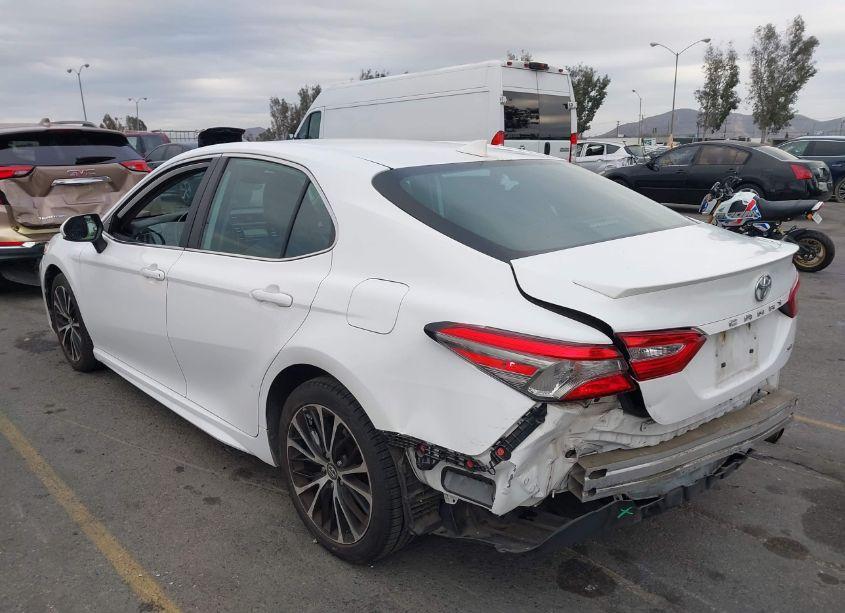 Photo 3 of 2019 Toyota Camry SE (VIN 4T1B11HK3KU218541)
