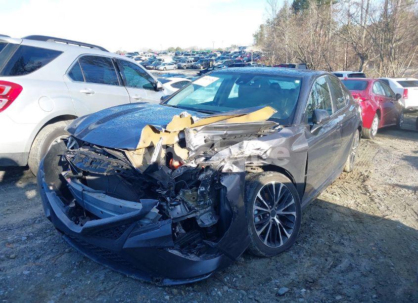 Photo 2 of 2019 Toyota Camry SE (VIN 4T1B11HK3KU231662)