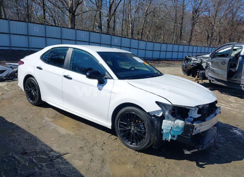 2019 Toyota Camry SE (VIN 4T1B11HK3KU233279) main photo