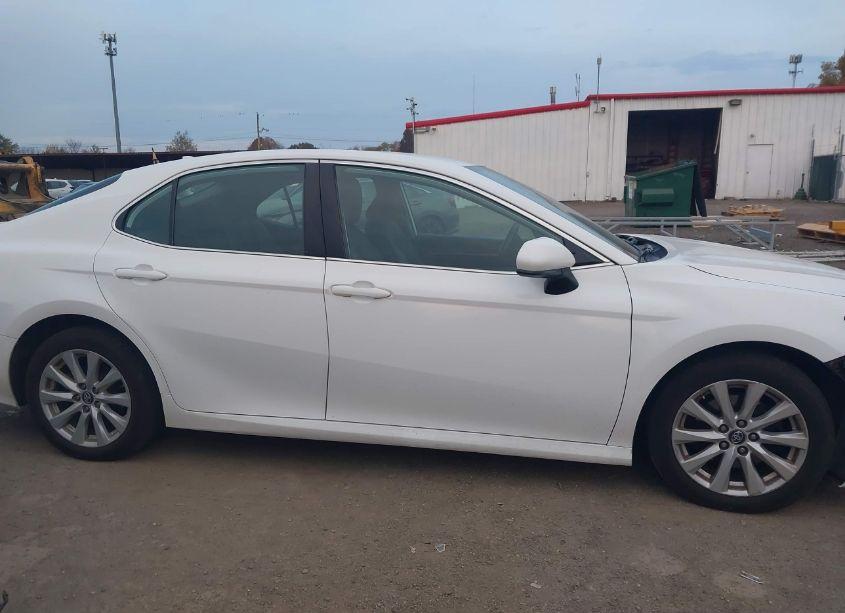 Photo 12 of 2019 Toyota Camry LE (VIN 4T1B11HK3KU233301)