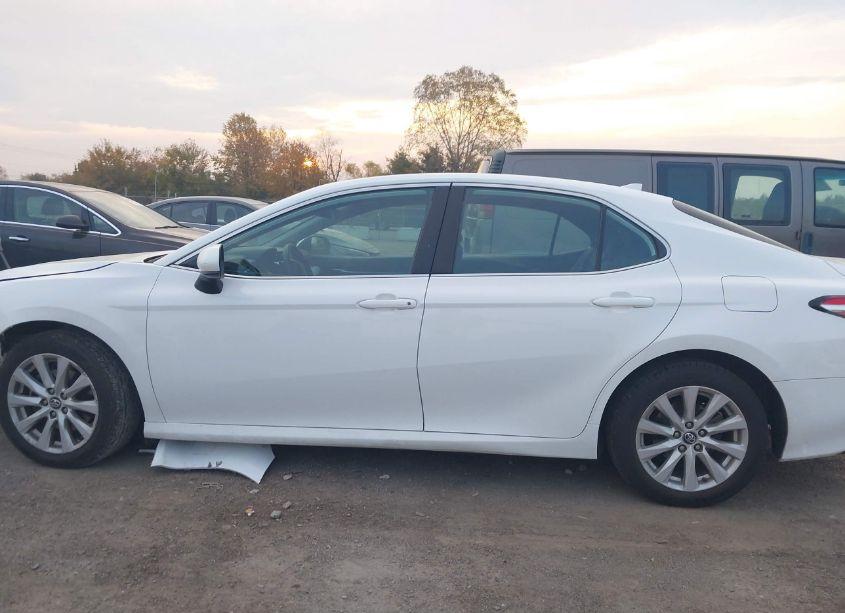 Photo 13 of 2019 Toyota Camry LE (VIN 4T1B11HK3KU233301)
