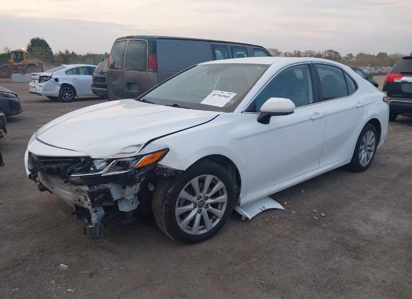 Photo 2 of 2019 Toyota Camry LE (VIN 4T1B11HK3KU233301)