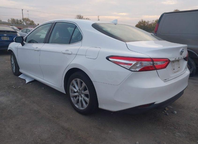 Photo 3 of 2019 Toyota Camry LE (VIN 4T1B11HK3KU233301)
