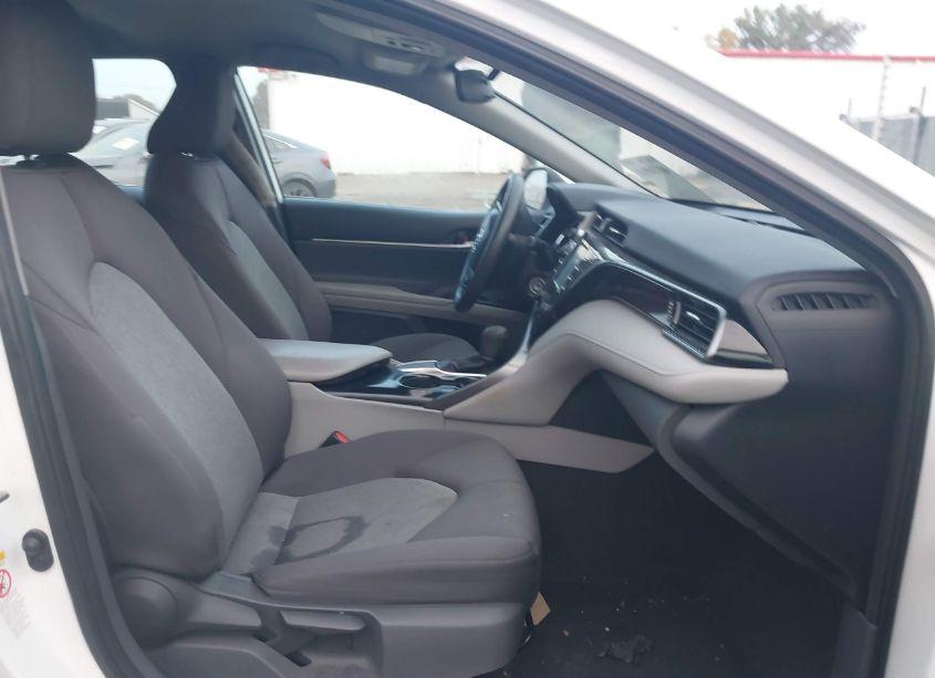 Photo 5 of 2019 Toyota Camry LE (VIN 4T1B11HK3KU233301)