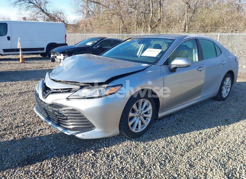 Photo 2 of 2019 Toyota Camry LE (VIN 4T1B11HK3KU241995)