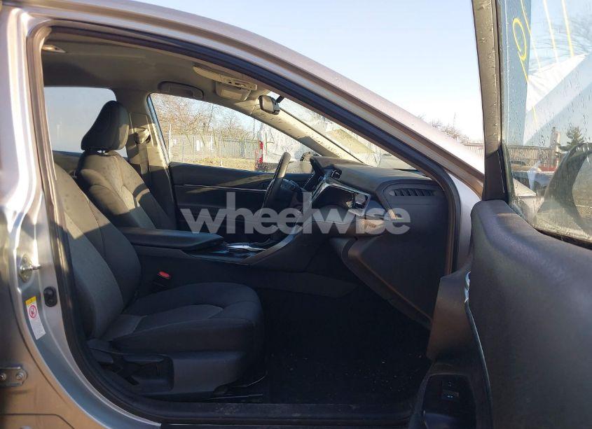 Photo 5 of 2019 Toyota Camry LE (VIN 4T1B11HK3KU241995)