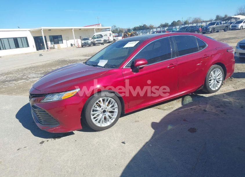 Photo 2 of 2019 Toyota Camry XLE (VIN 4T1B11HK3KU243570)