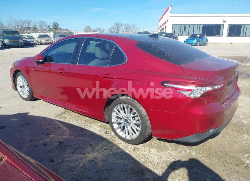 Photo 3 of 2019 Toyota Camry XLE (VIN 4T1B11HK3KU243570)