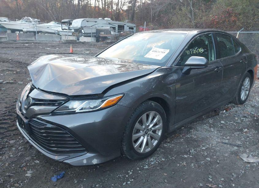 Photo 2 of 2019 Toyota Camry LE (VIN 4T1B11HK3KU252995)