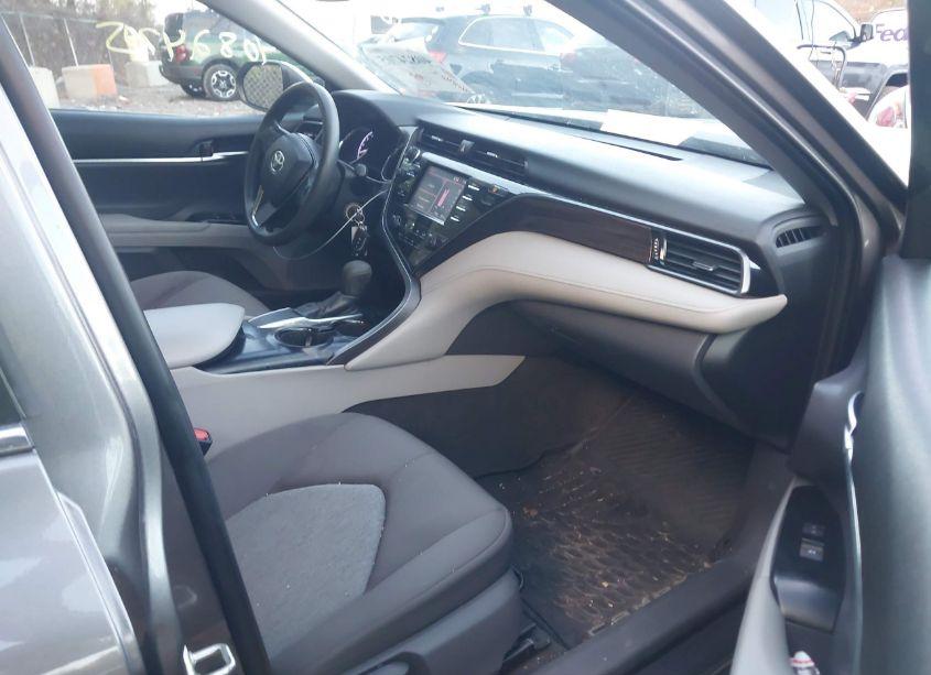 Photo 5 of 2019 Toyota Camry LE (VIN 4T1B11HK3KU252995)