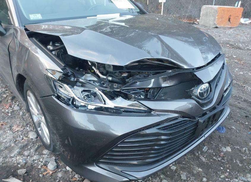 Photo 6 of 2019 Toyota Camry LE (VIN 4T1B11HK3KU252995)