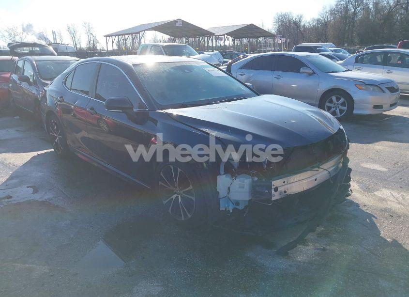 2019 Toyota Camry SE (VIN 4T1B11HK3KU263804) main photo