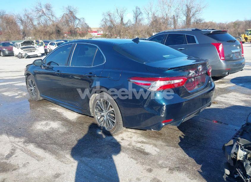 Photo 3 of 2019 Toyota Camry SE (VIN 4T1B11HK3KU263804)