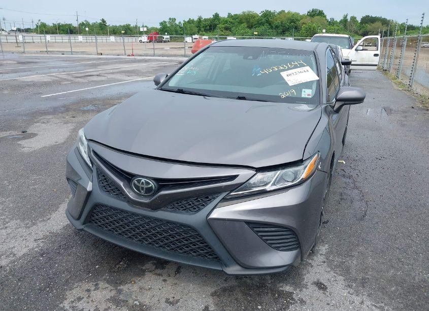 Photo 13 of 2019 Toyota Camry SE (VIN 4T1B11HK3KU276780)