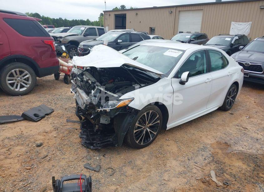 Photo 2 of 2019 Toyota Camry SE (VIN 4T1B11HK3KU281333)