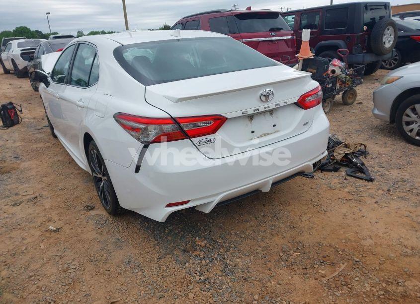 Photo 3 of 2019 Toyota Camry SE (VIN 4T1B11HK3KU281333)