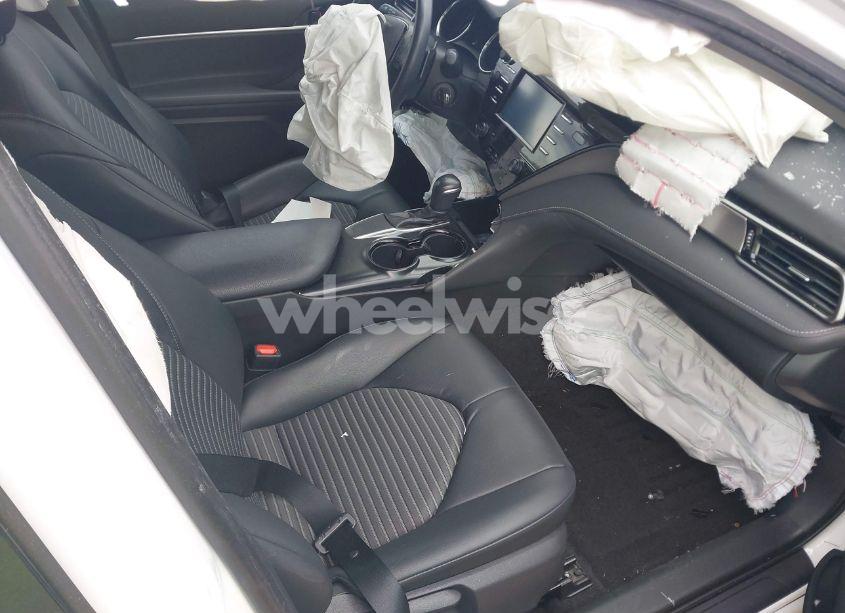 Photo 5 of 2019 Toyota Camry SE (VIN 4T1B11HK3KU281333)