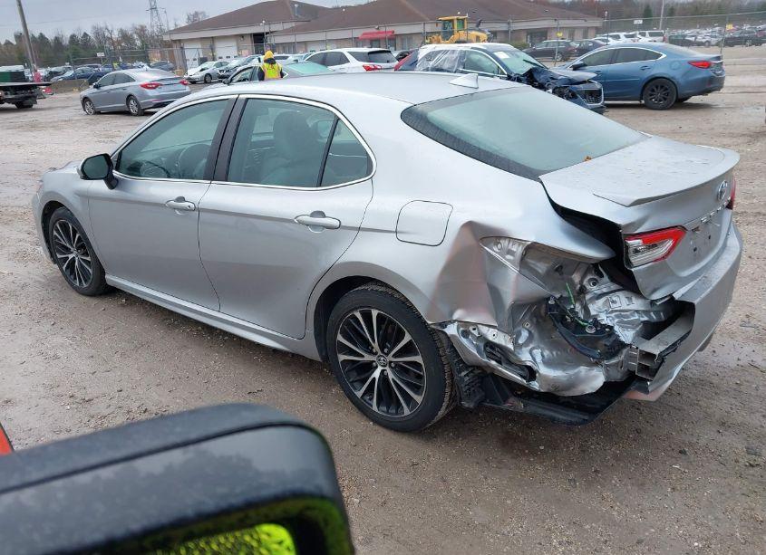 Photo 3 of 2019 Toyota Camry SE (VIN 4T1B11HK3KU690562)