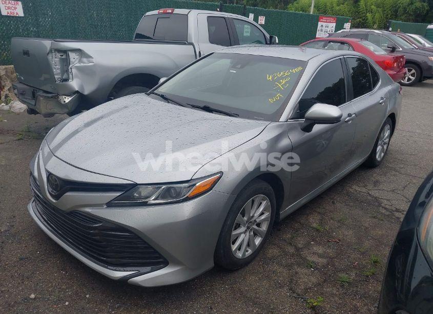 Photo 2 of 2019 Toyota Camry LE (VIN 4T1B11HK3KU691923)