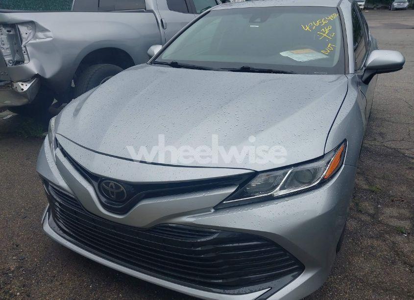 Photo 6 of 2019 Toyota Camry LE (VIN 4T1B11HK3KU691923)