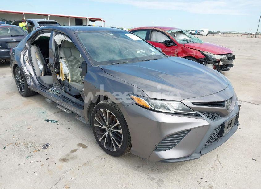 2019 Toyota Camry SE (VIN 4T1B11HK3KU696071) main photo