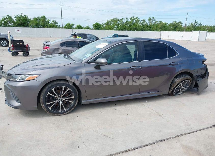 Photo 14 of 2019 Toyota Camry SE (VIN 4T1B11HK3KU696071)