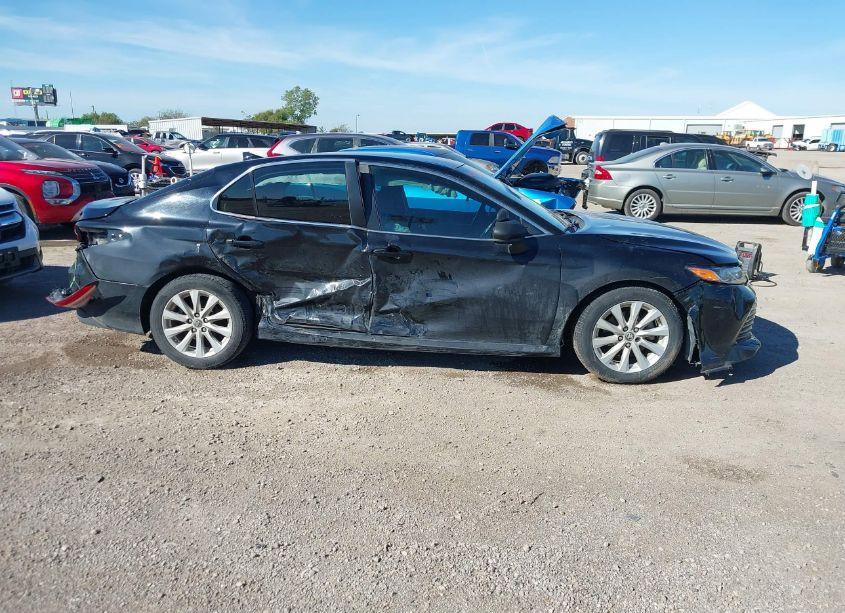 Photo 13 of 2019 Toyota Camry LE (VIN 4T1B11HK3KU697611)