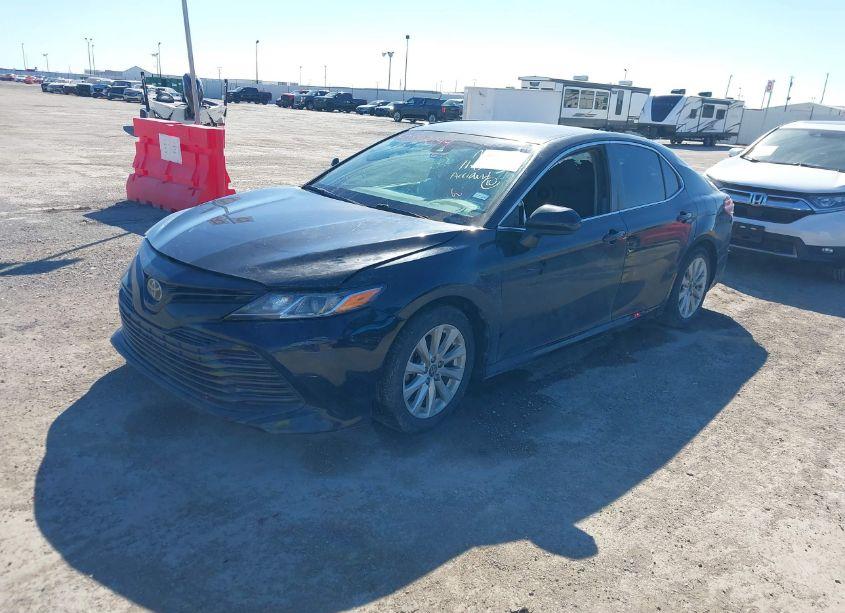 Photo 2 of 2019 Toyota Camry LE (VIN 4T1B11HK3KU697611)